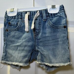 Gap baby girl shorts 6-12M